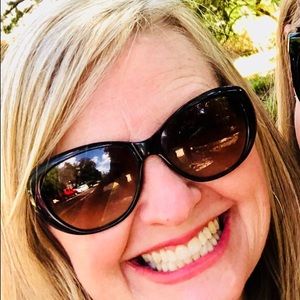 Meet your Posher, Laura